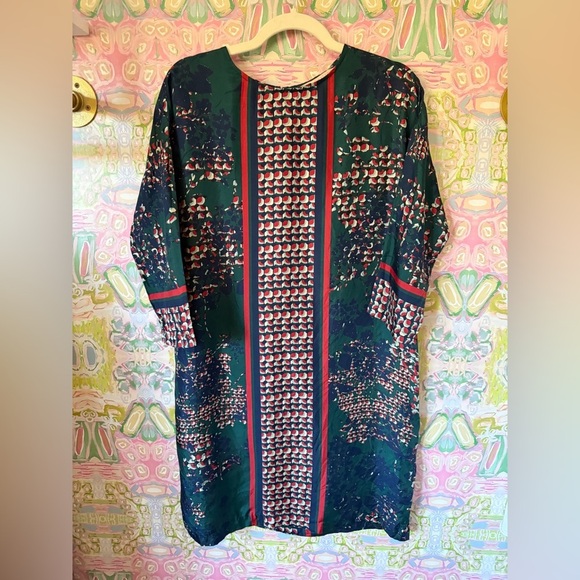 Vilagallo Dresses & Skirts - Vilagallo Green red Print silk long sleeve midi dress